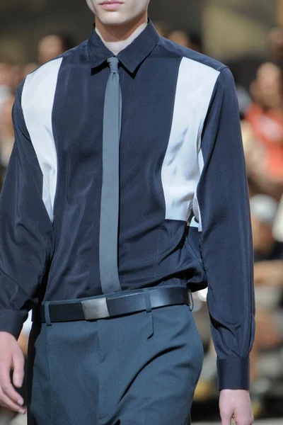Look 60